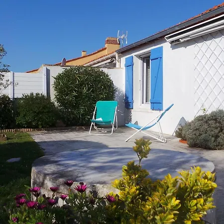 Maison Renovee 3 Pieces Avec Jardin Clos, A 700m Des Plages Et 400m Du Centre De - Fr-1-224b-28