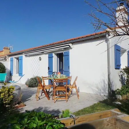 Maison Renovee 3 Pieces Avec Jardin Clos, A 700m Des Plages Et 400m Du Centre De - Fr-1-224b-28 *