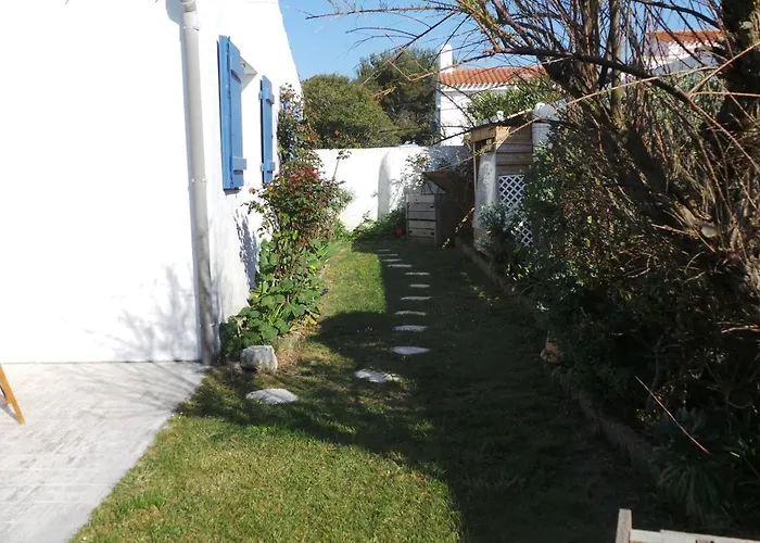 Maison Renovee 3 Pieces Avec Jardin Clos, A 700m Des Plages Et 400m Du Centre De - Fr-1-224b-28 * L'Epine (Vendee)
