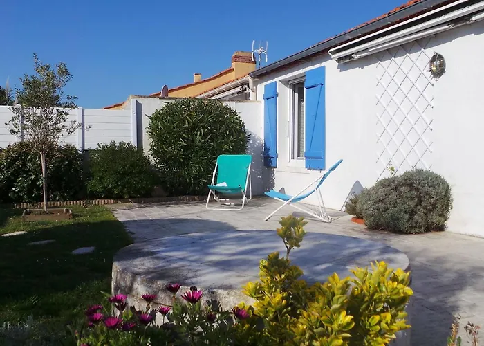 Maison Renovee 3 Pieces Avec Jardin Clos, A 700m Des Plages Et 400m Du Centre De - Fr-1-224b-28