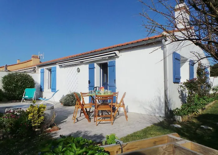 Maison Renovee 3 Pieces Avec Jardin Clos, A 700m Des Plages Et 400m Du Centre De - Fr-1-224b-28 *